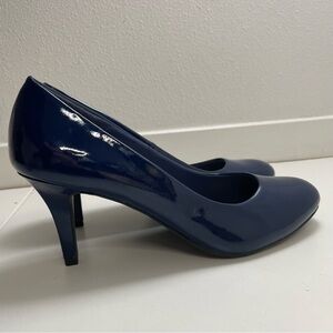 NEW Comfort Plus Predictions Women's Size 10 Navy Blue Pumps Heels